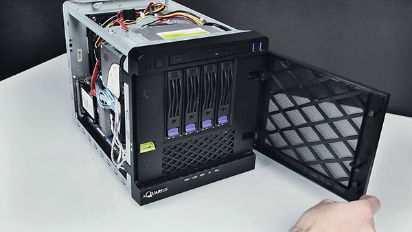 aquarius-server-e30-s11-open.jpg aquarius-server-e30-s11-open.jpg
